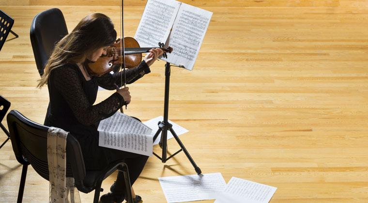 violinist on stage